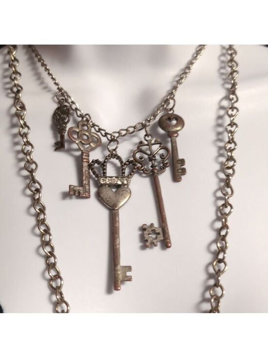 Jewelry - Vintage Key Charm Necklace